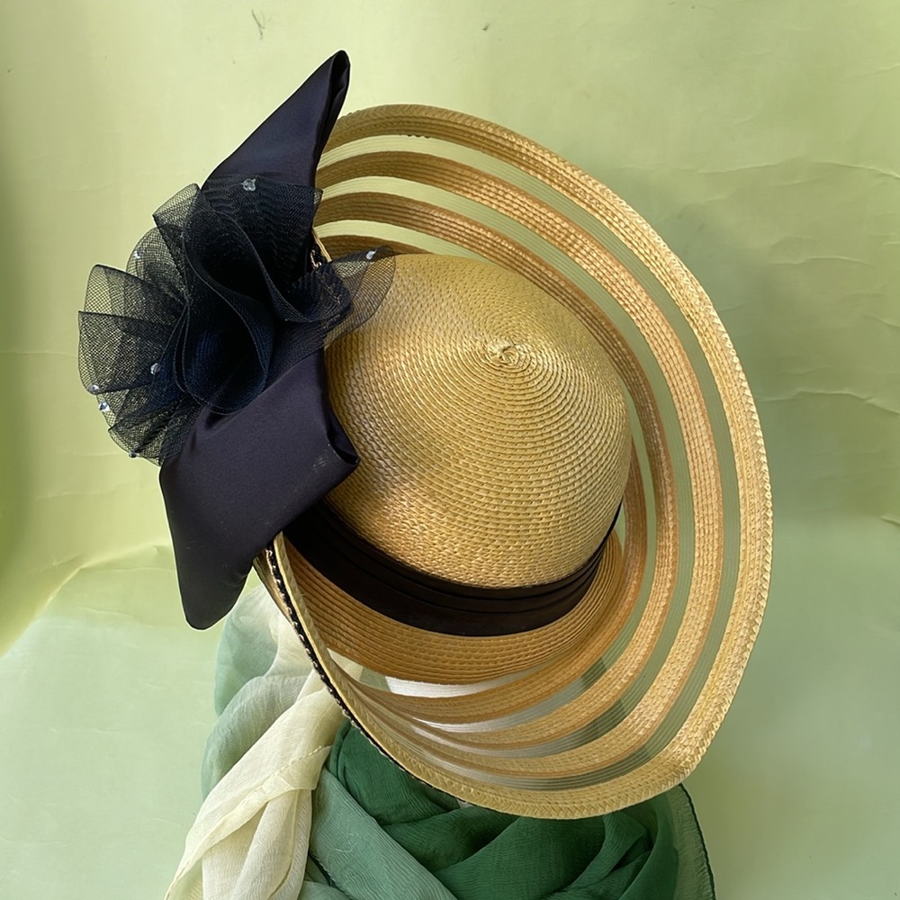 Vintage hat with big black bow - Picture 4 of 11
